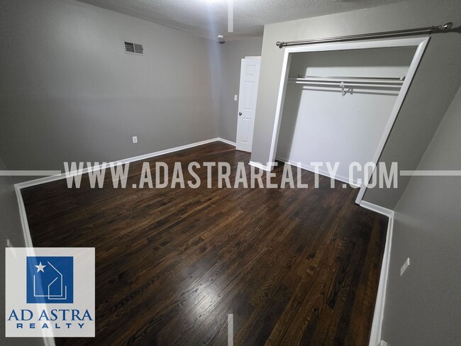 Building Photo - 208 Brookside Dr