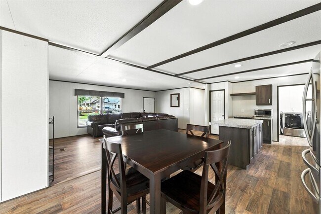 Building Photo - 102 Pink Dahlia Dr