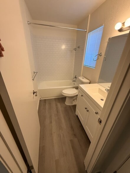 Building Photo - 445 S E St