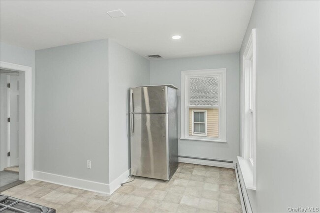 Building Photo - 75 Anstice St