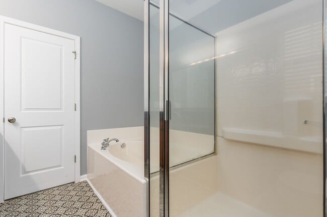 Building Photo - House in the desirable location of West Co...