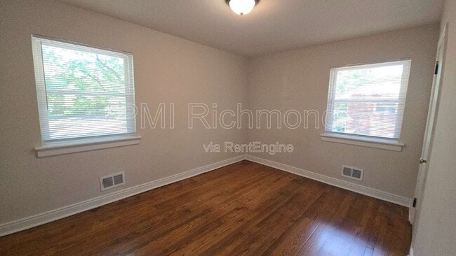 Building Photo - 924 Pierpont Rd