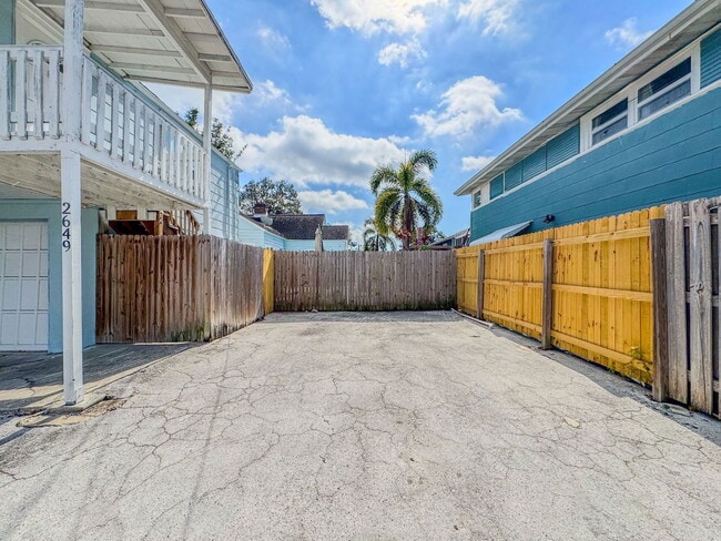 Building Photo - 2649 1/2 Dartmouth Ave N