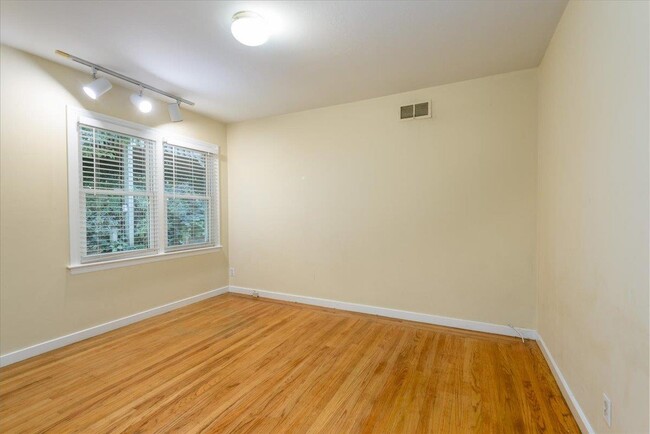 Building Photo - 321 42nd Ave