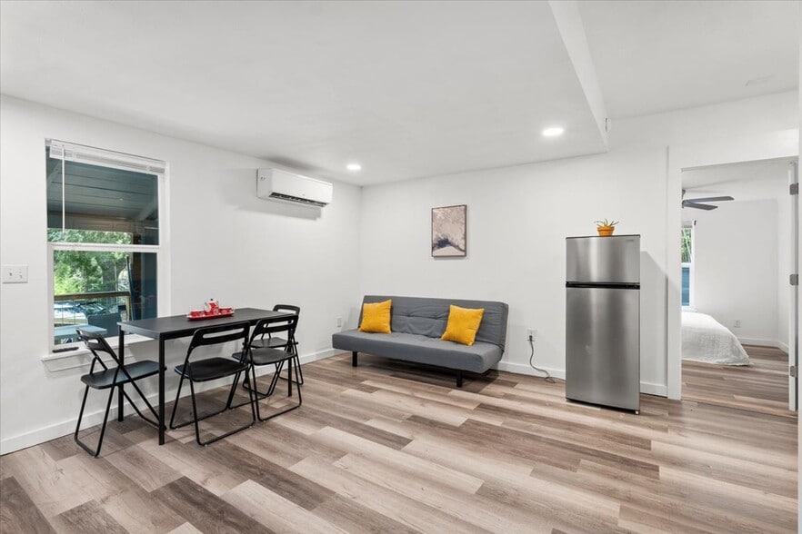 Building Photo - 719 Smith Ave