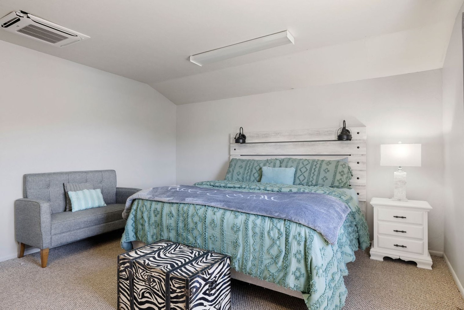 Building Photo - 7625 N Williamson Valley Rd