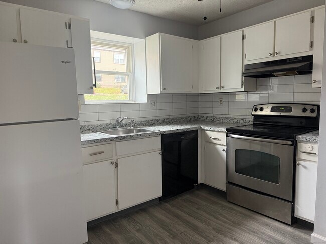 Building Photo - 226 Laurel St