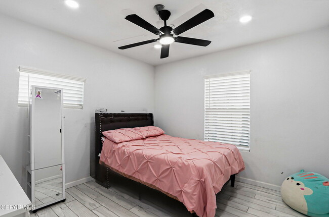 Building Photo - 7740 Phoenix Ave