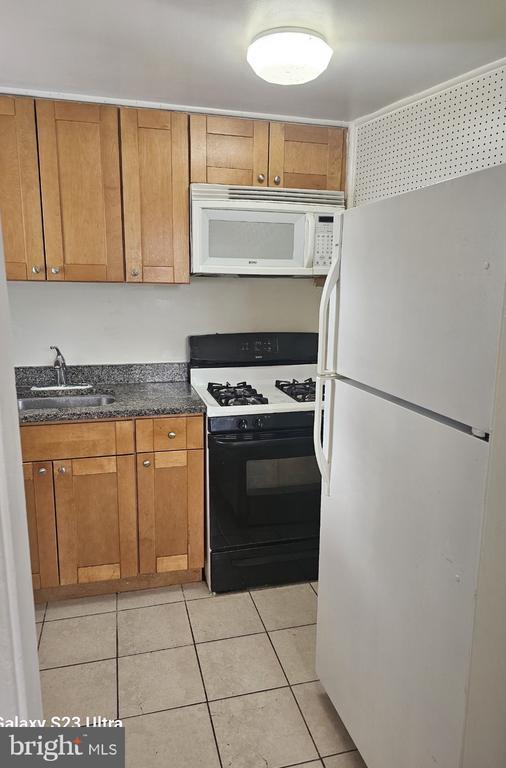 Building Photo - 2772 Iverson St