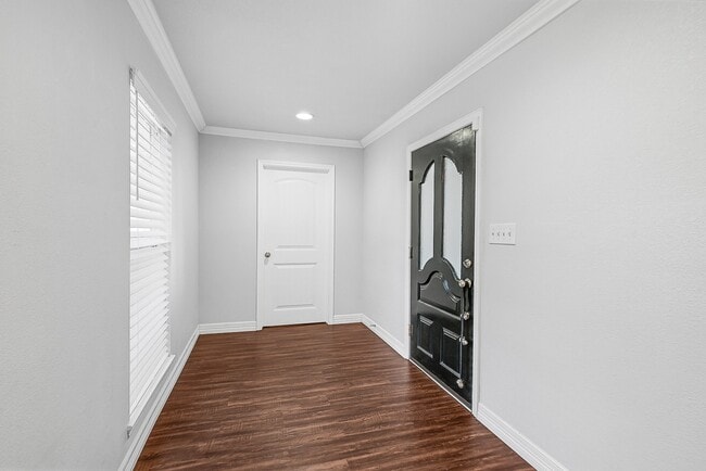 Building Photo - 10822 Bob White Dr