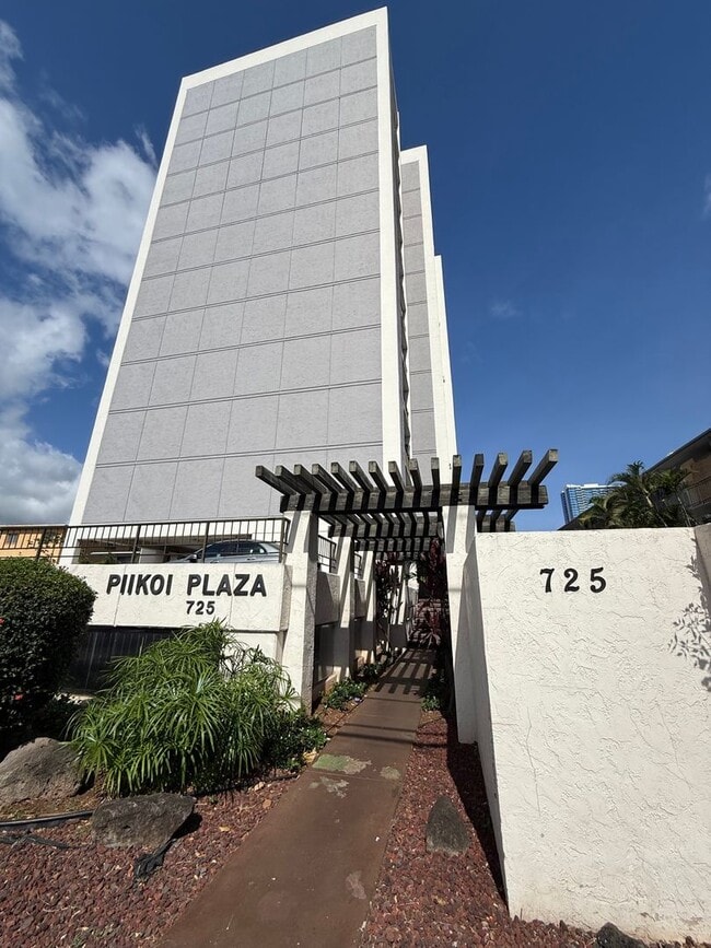 Primary Photo - Conveniently Located One Bed/One Bath/One ...