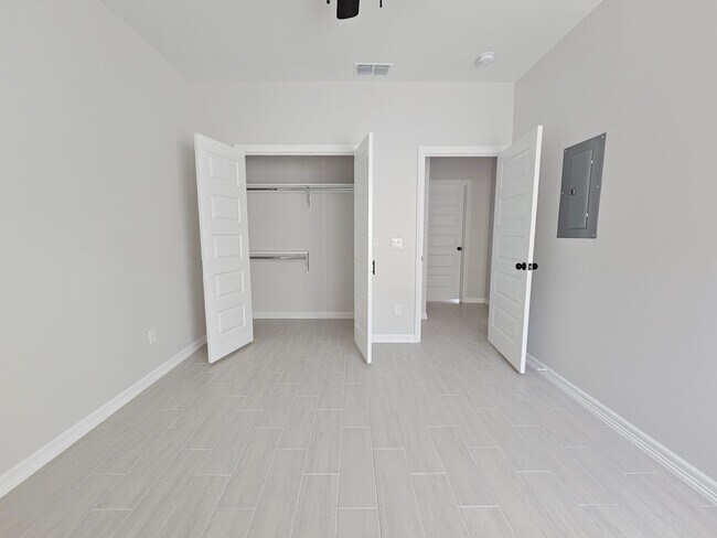 Building Photo - 1019 N Woodson Ave