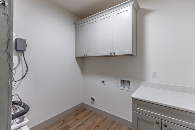 Building Photo - 110 4th St