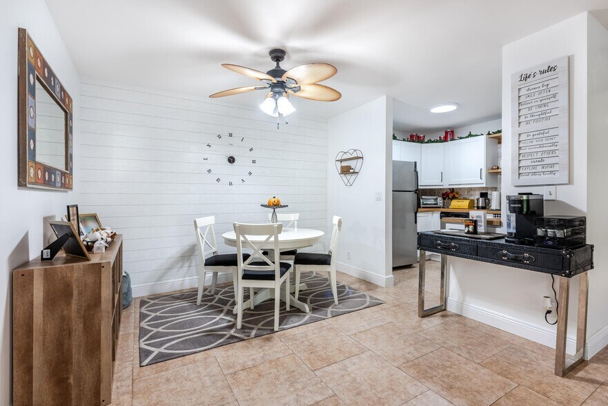 Building Photo - 9930 Pineapple Tree Dr