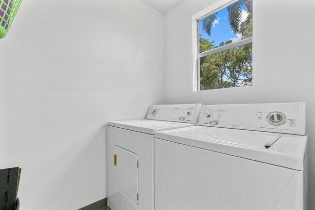 Building Photo - 2000 Springdale Blvd