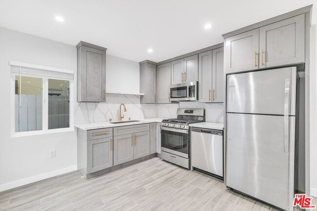 Building Photo - 40 Rose Ave