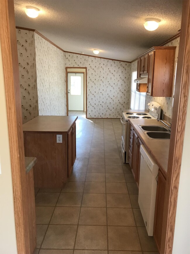 Building Photo - 121 Heien Ct