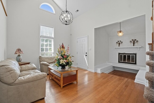 Building Photo - 9221 N Vicksburg Park Ct