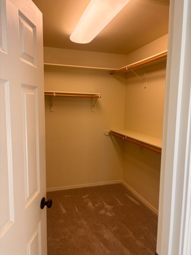 Building Photo - Fantastic 2 Bedroom Townhome!