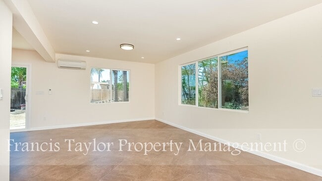 Building Photo - 3 Bedroom Home off Mary Lane