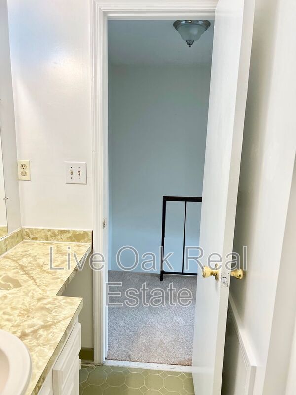 Building Photo - 1317 Cypress Ave