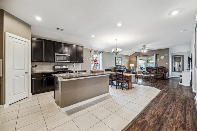 Building Photo - 15434 Paxton Woods Dr