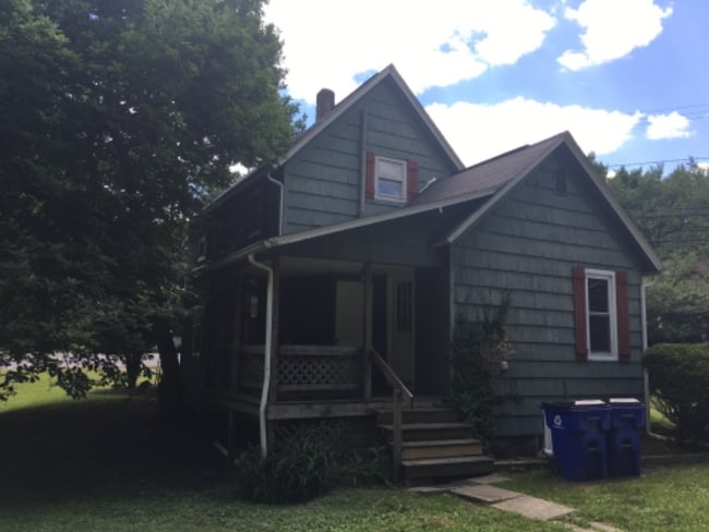 Building Photo - 527 Carthage Ave