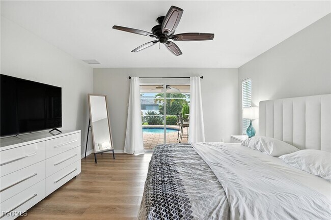 Building Photo - 3023 SW 23rd Ave