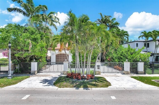 Building Photo - 2143 N Bay Rd