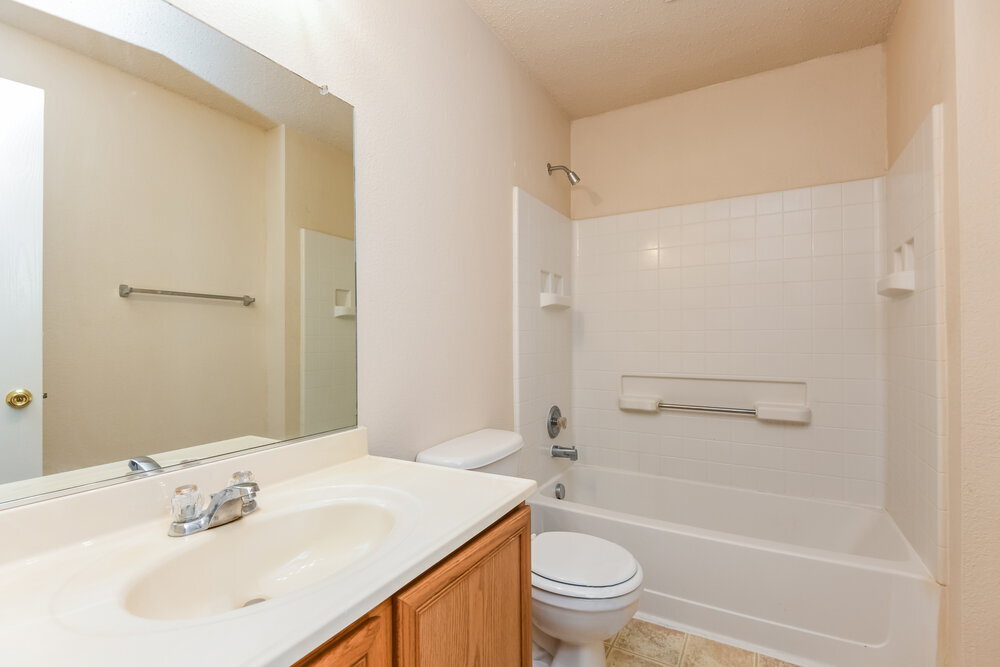 Building Photo - 4852 Waterford Dr