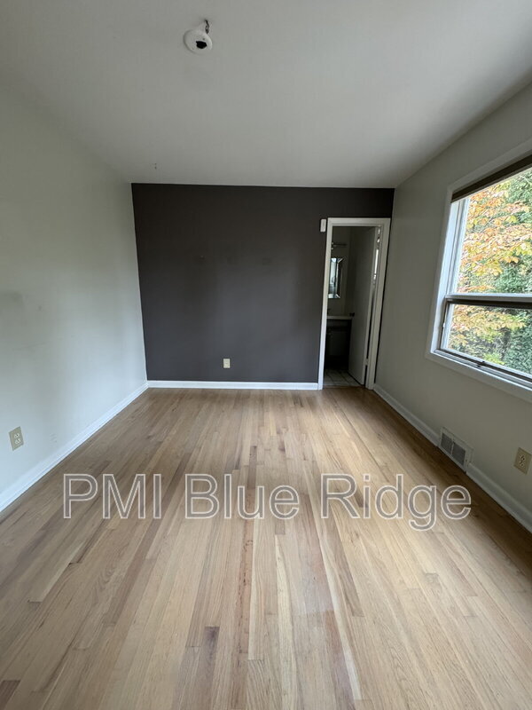 Building Photo - 25 Leisure Mountain Rd