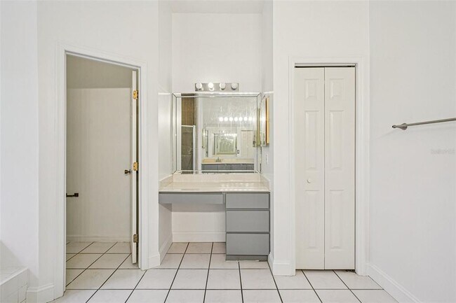 Building Photo - 918 Academy Dr