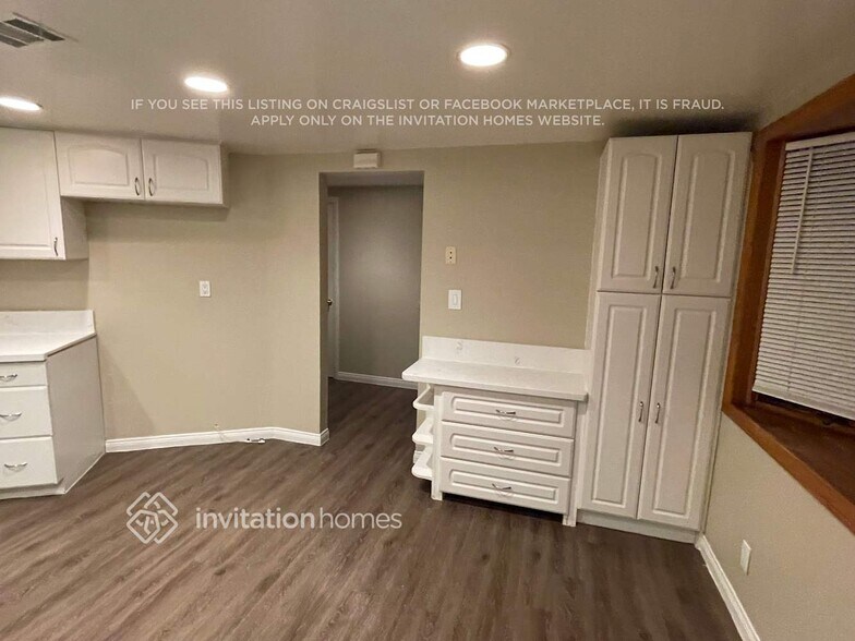 Building Photo - 829 Calle Catalpa