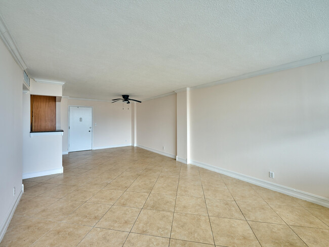 Building Photo - 305 N Pompano Beach Blvd