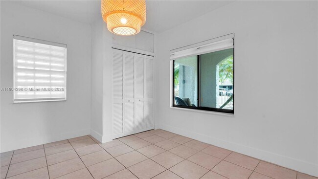 Building Photo - 2271 SW 25th St