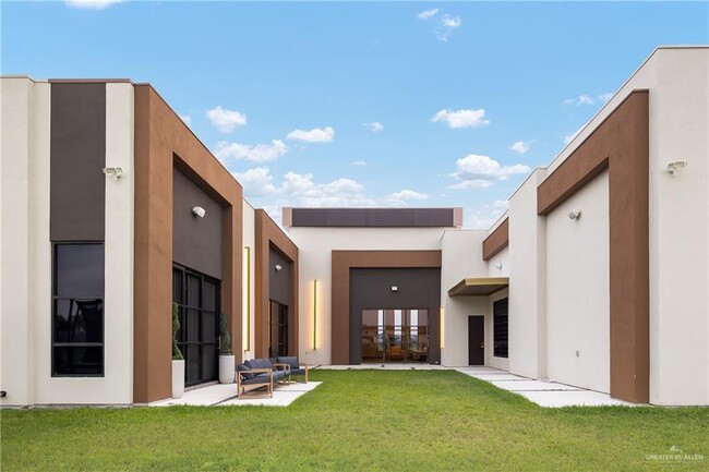 Building Photo - 43 Estancia Pkwy