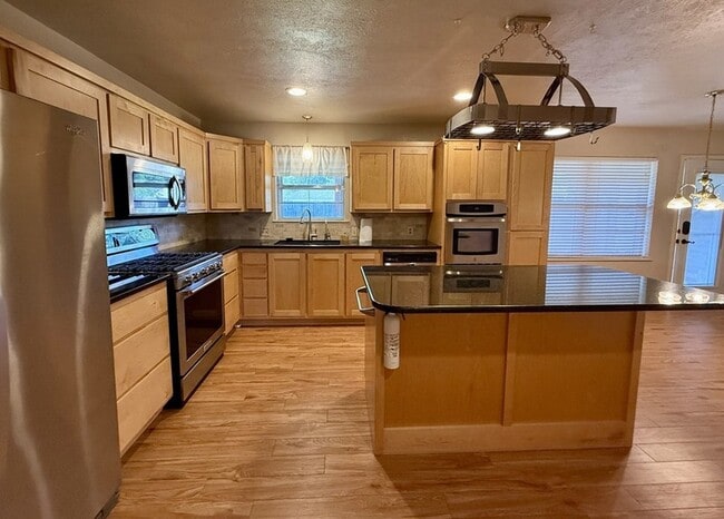 Building Photo - 2507 Camarie Ave