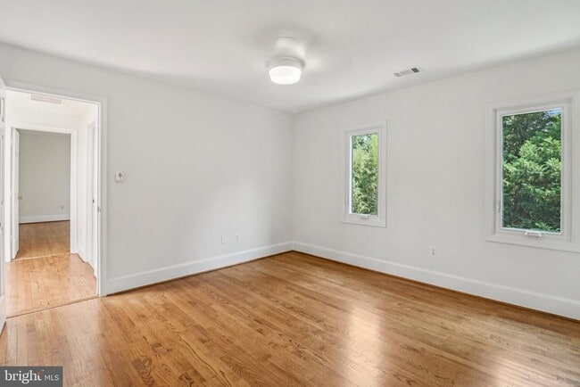 Building Photo - 3233 Ellicott St NW