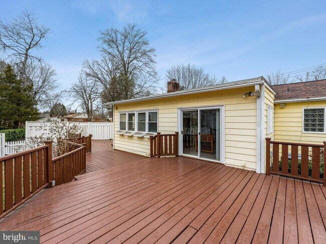 Building Photo - 3503 Maple Ct