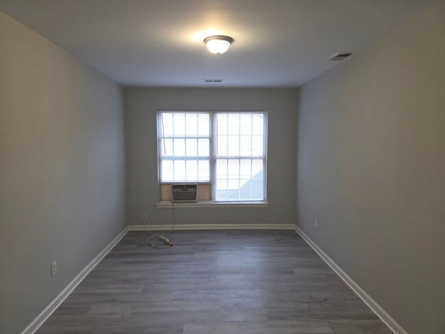 Building Photo - 235 Winding Canyon Dr