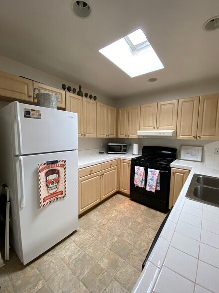 Another kitchen view - 1322 Garnet Ave