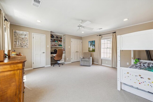 Building Photo - 2510 Locke Ln
