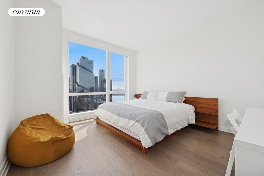 Building Photo - 460 W 42nd St