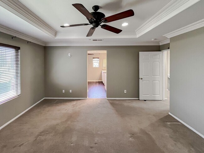 Building Photo - MUST SEE! Beautiful 3 bedroom + Loft + Office Space (or convert to 4th bedroom) + Large Backyard ...
