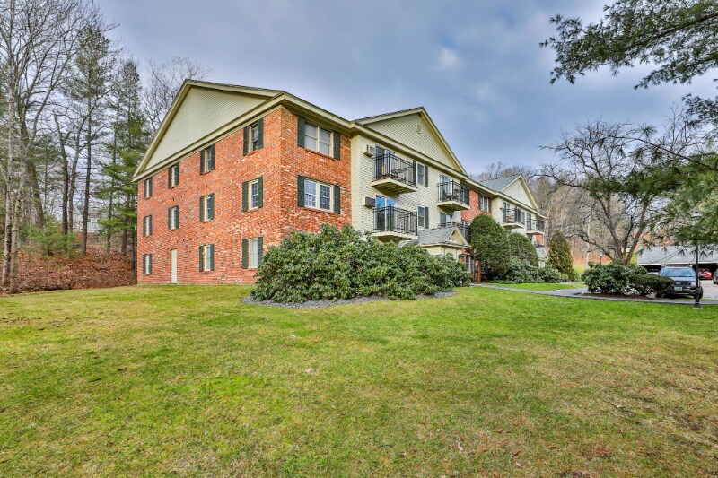 Building Photo - 3 Oak Hill Ln