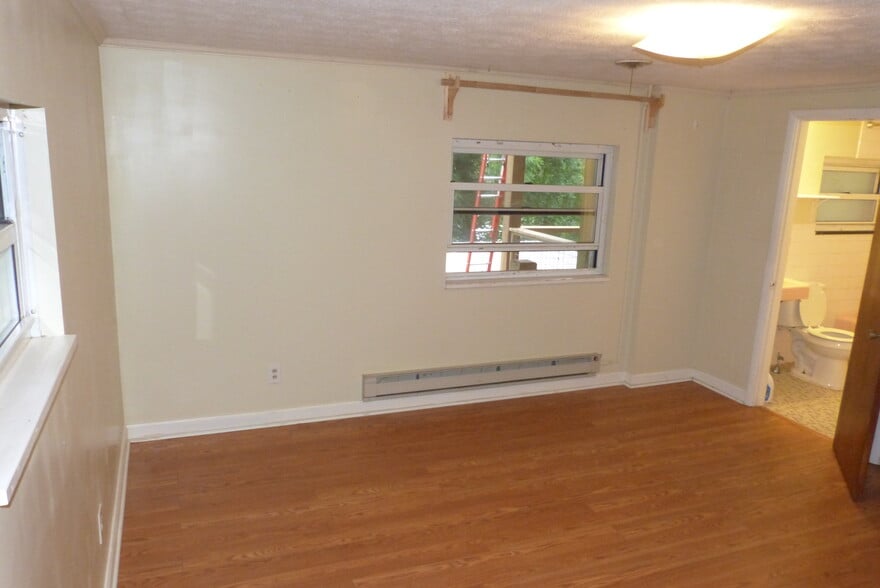 Bedroom (empty) looking towards attached bath - 56 Beverly Rd W