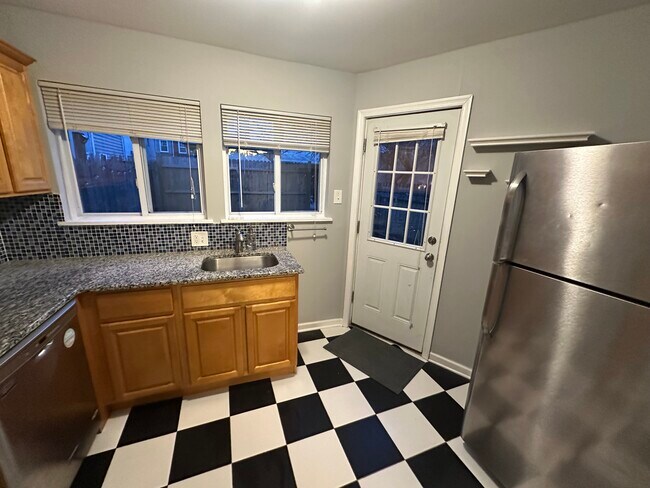 Building Photo - 1413 E Berks St