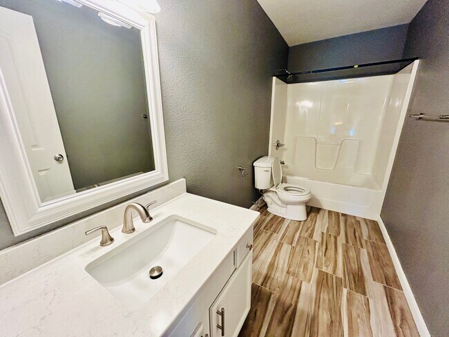 Building Photo - 5768 Buchanan Ave SW