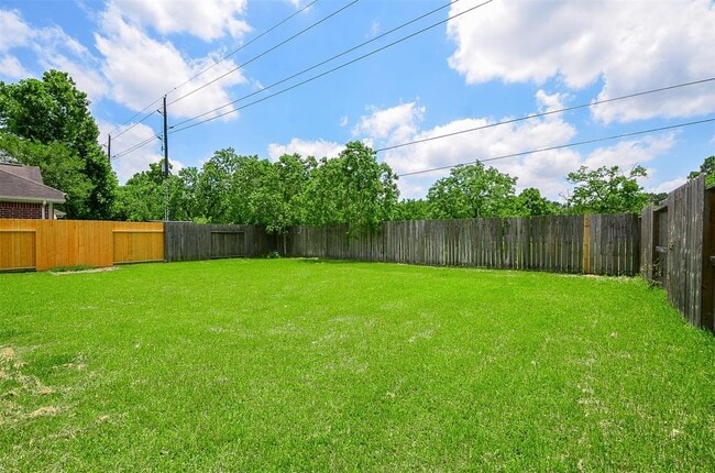 Building Photo - 23751 River Pl Dr