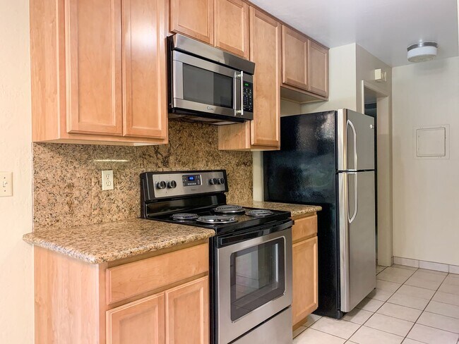 Building Photo - Comfortable Single-Level Living in a Prime Los Gatos Location